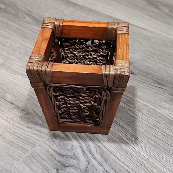 GUC Wooden & Woven Wicker Small Basket Box - Picture 1 of 6